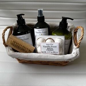 Elmtree & York Vanilla Frost Bath and Body Gift Basket